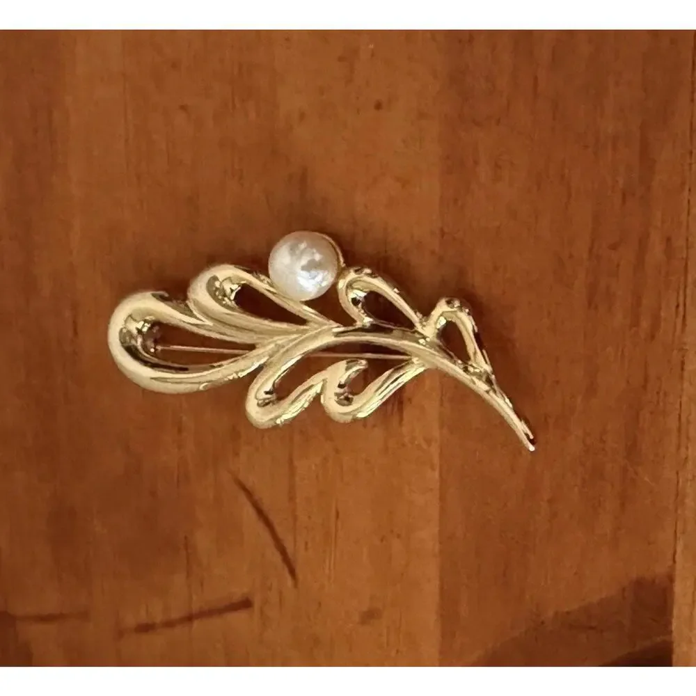 Vintage Gold Tone Faux Pearl Leaf Spray Brooch Openwork Modernist Statement Pin